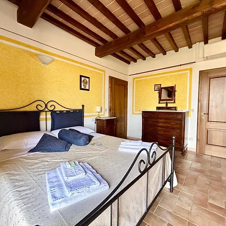 Poggiosalto In Toscana *